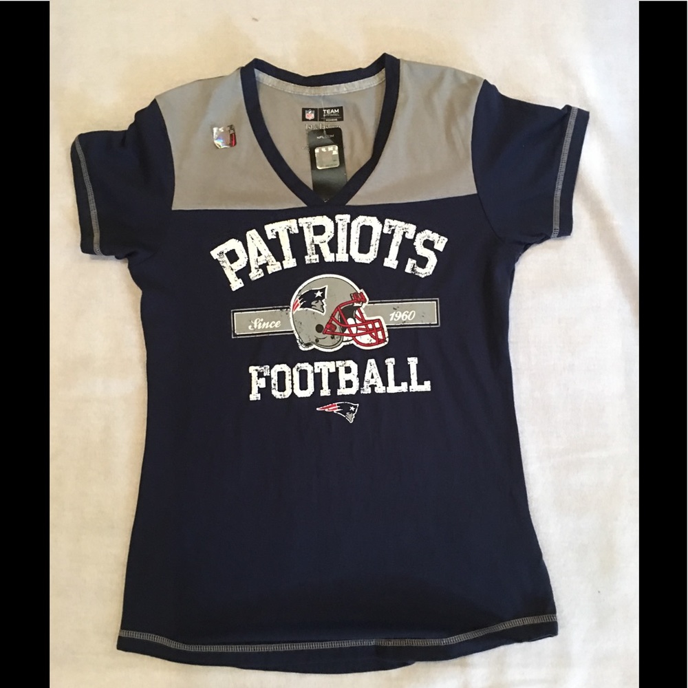 NWT NFL Patriots Shirt Size Small T-Shirt